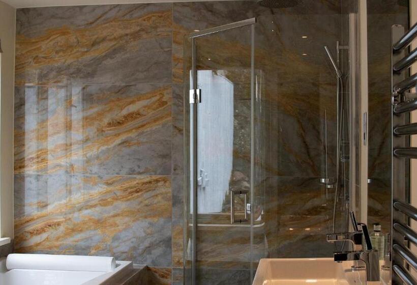 デラックススイート, The Albannach