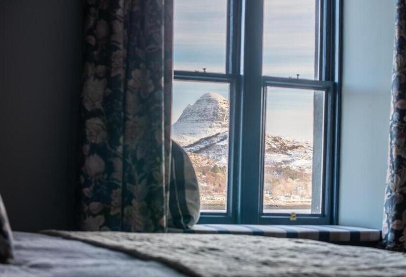 スーペリアースイート, The Albannach