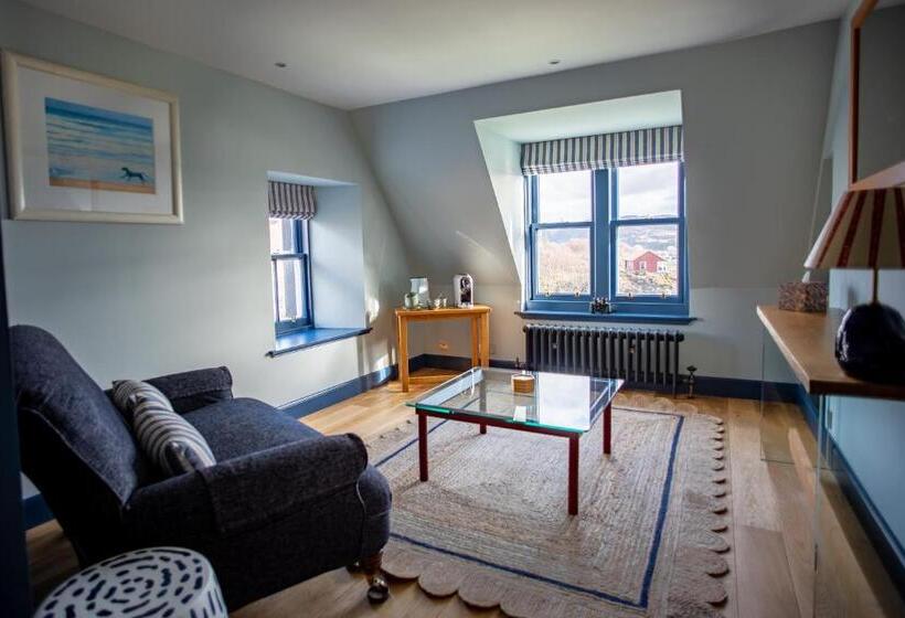 スーペリアースイート, The Albannach