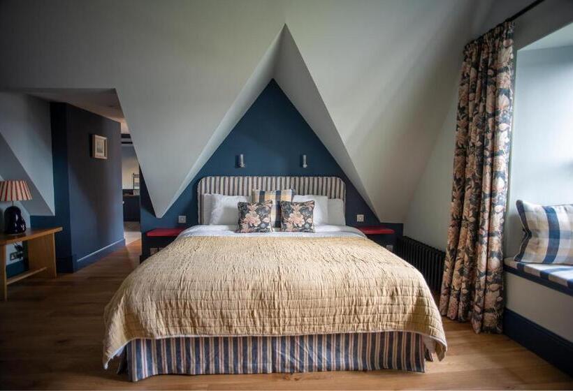 スーペリアースイート, The Albannach