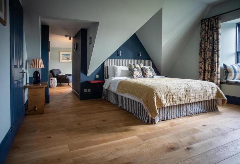 スーペリアースイート, The Albannach