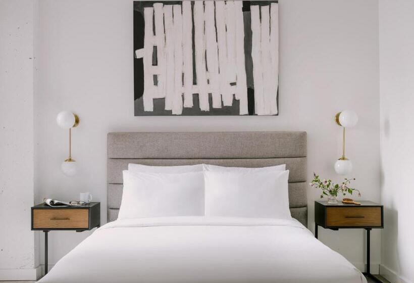 标准工作室, Sonder Court Square