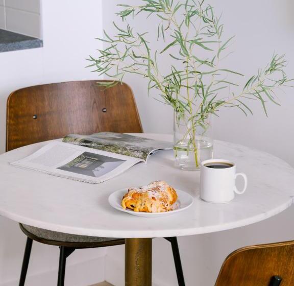 수피리어 스튜디오, Sonder Court Square