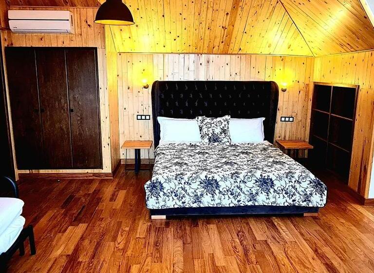 اتاق لوکس, Maurice Bonjean