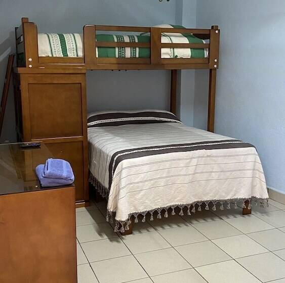 اتاق راحتی سه تخته, Casa Leonor