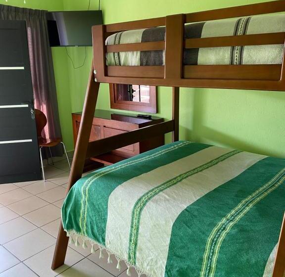 Economy Triple Room, Casa Leonor