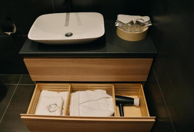 اتاق استاندارد با وان آب گرم, Corso Rooms City Centre