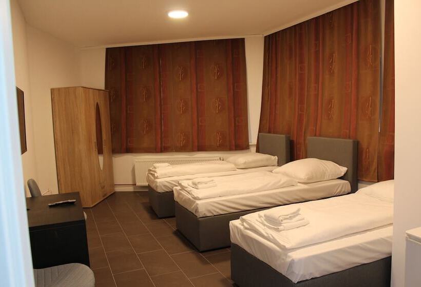 标准三人间, David S Hostel