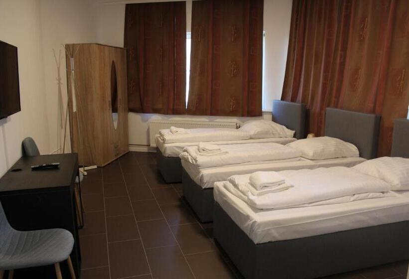 标准三人间, David S Hostel