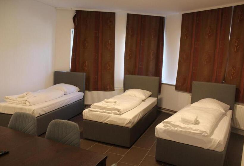 标准三人间, David S Hostel