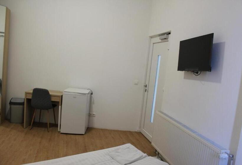 标准单人间, David S Hostel