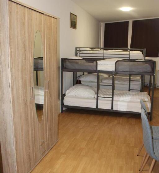 מיטה בחדר משותף, David S Hostel
