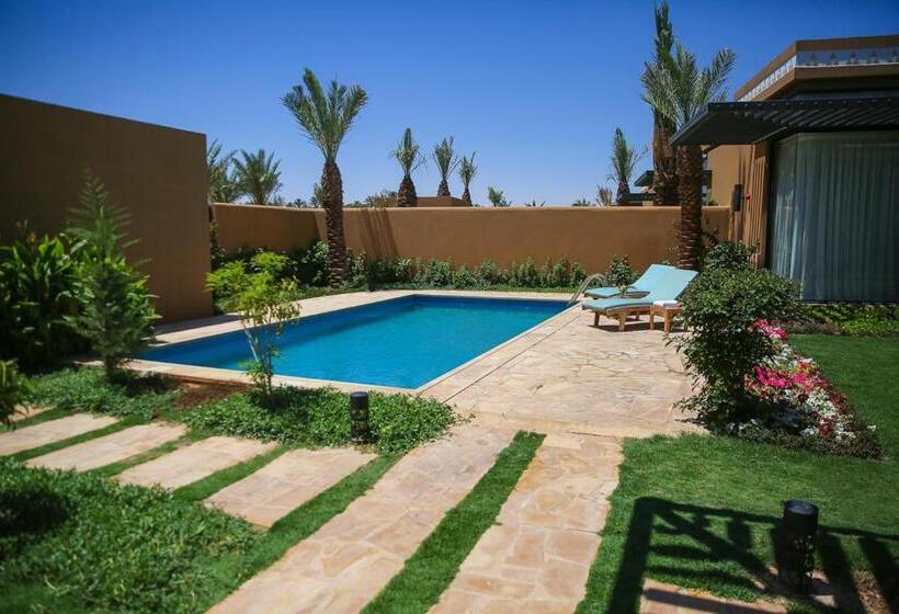 デラックスルーム, Aseel Resort