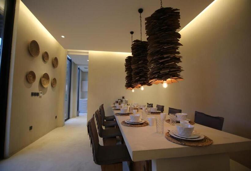 デラックスルーム, Aseel Resort