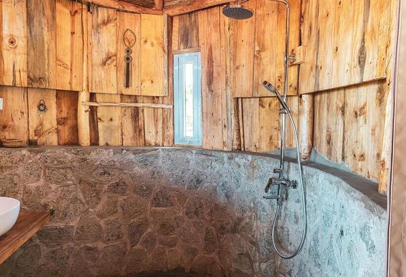 디럭스 룸 킹사이즈 침대, Foresight Eco Lodge & Safari