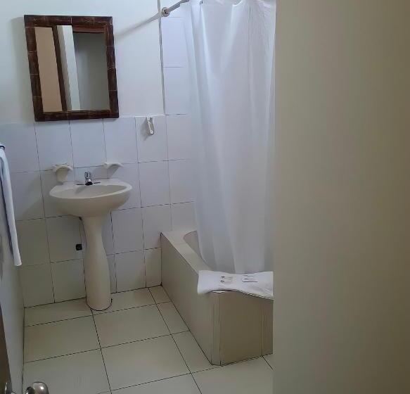 Трехместный Номер Комфорт, Madrigal