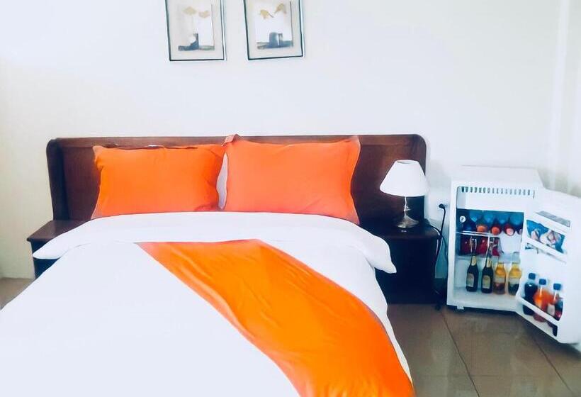 Люкс Кровать Кинг, Madrigal