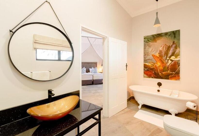 اتاق خانوادگی, Nkosi Guest Lodge