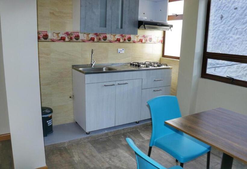 דירת חדר, Rocamonti