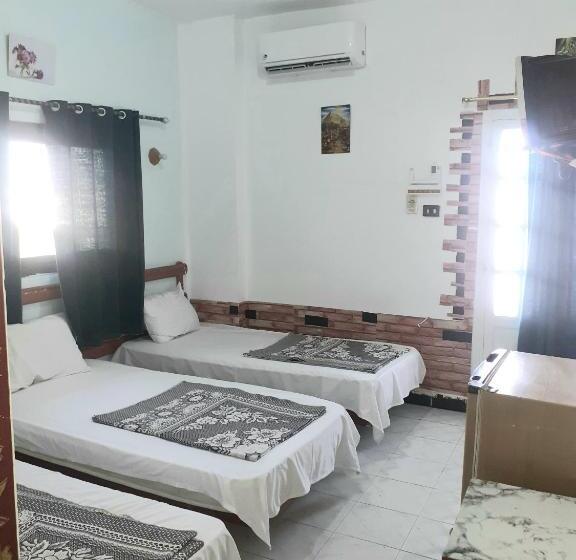 اتاق استاندارد سه نفره, Four Seasons