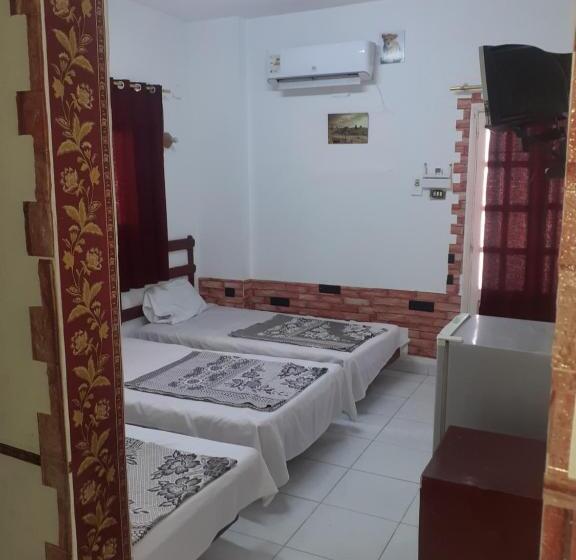 اتاق استاندارد سه نفره, Four Seasons