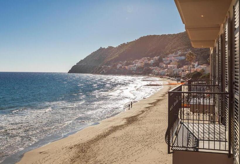 豪华海景房带阳台, Windsor