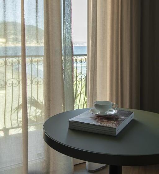 豪华海景房带阳台, Windsor