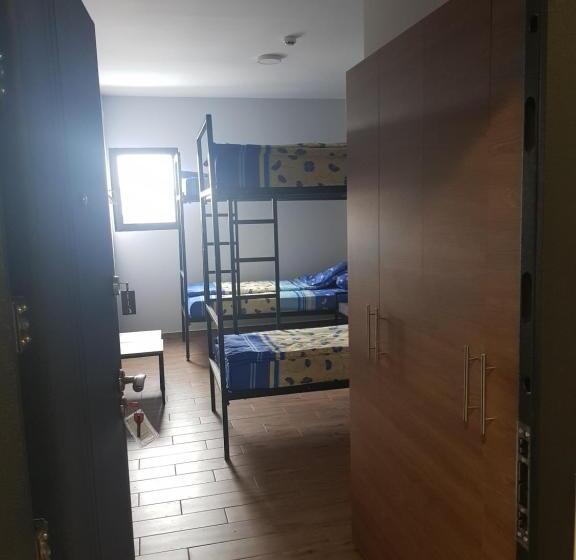 اتاق استاندارد چهار تخته, Amd Union Caffe & Rooms