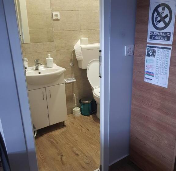 اتاق استاندارد چهار تخته, Amd Union Caffe & Rooms