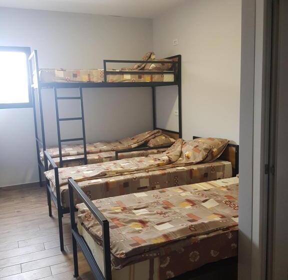 اتاق استاندارد چهار تخته, Amd Union Caffe & Rooms