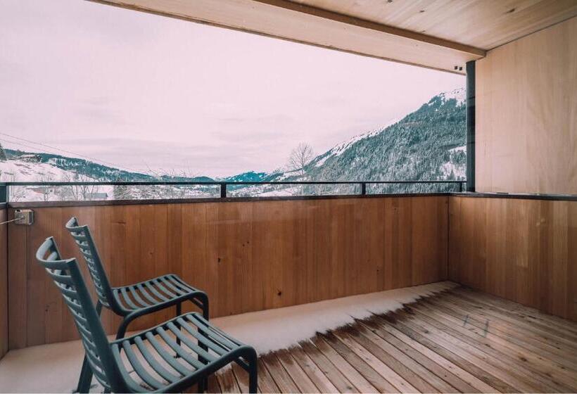 جناح جونيور مزوَّد بشرفة, Naturhotel Chesa Valisa