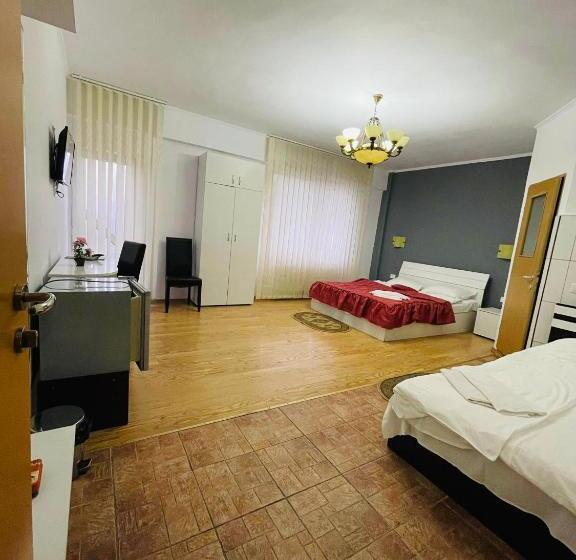 اتاق استاندارد سه نفره, Casa Floraly