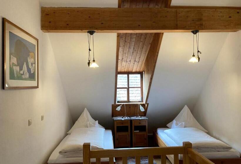 Номер Стандарт, Callm Aka Zum Goldenen Löwen Zu Nacht Bei Der Destillerie