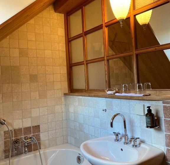 Номер Стандарт, Callm Aka Zum Goldenen Löwen Zu Nacht Bei Der Destillerie