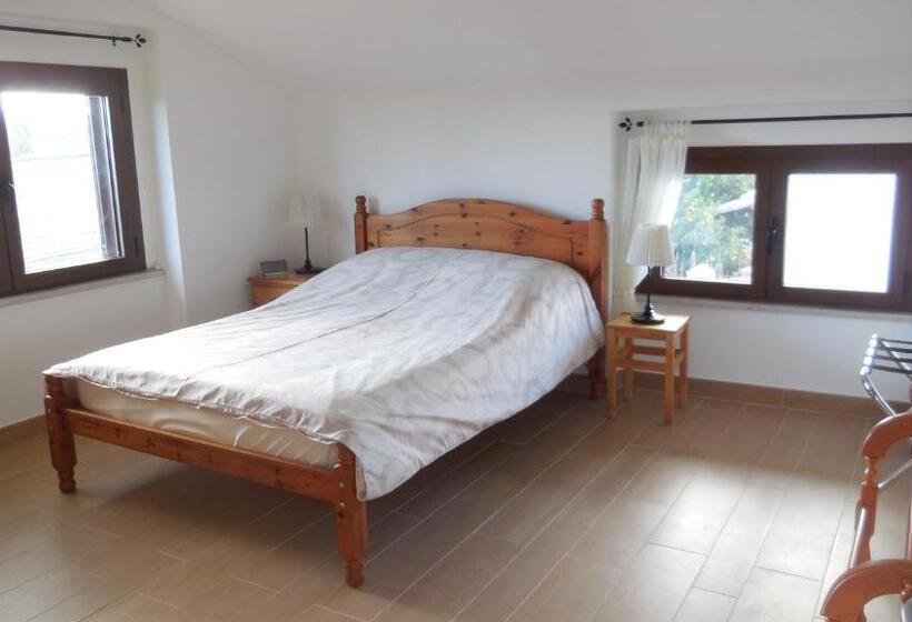 חדר סטנדרט, Jake S Place