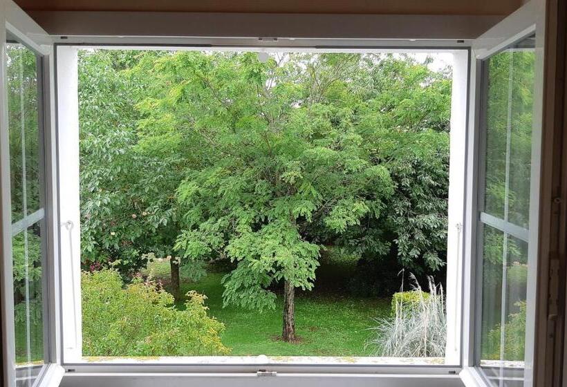 Номер Стандарт Вид на Сад, L Abri D Emilie Chambre D Hôtes