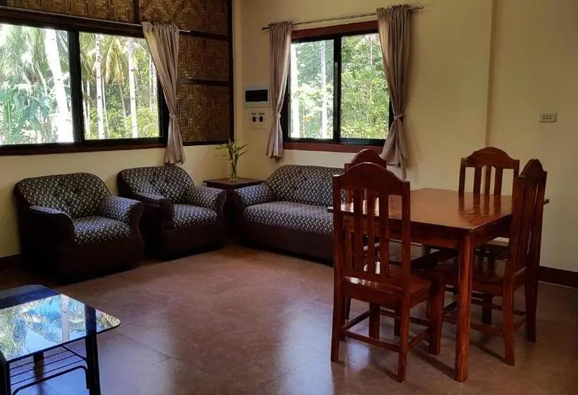 デラックススタジオ, Paco S Garden Home Stay