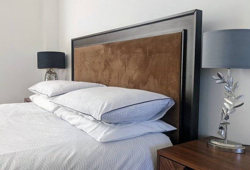 جناح ديلوكس, The Cathedral Villas