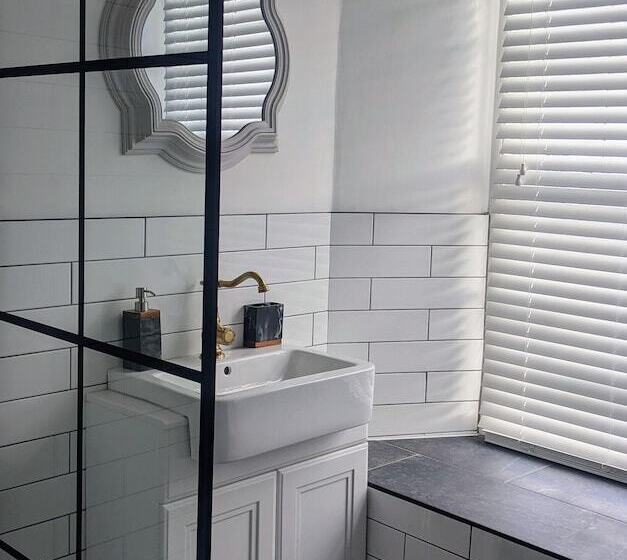 جناح ديلوكس, The Cathedral Villas