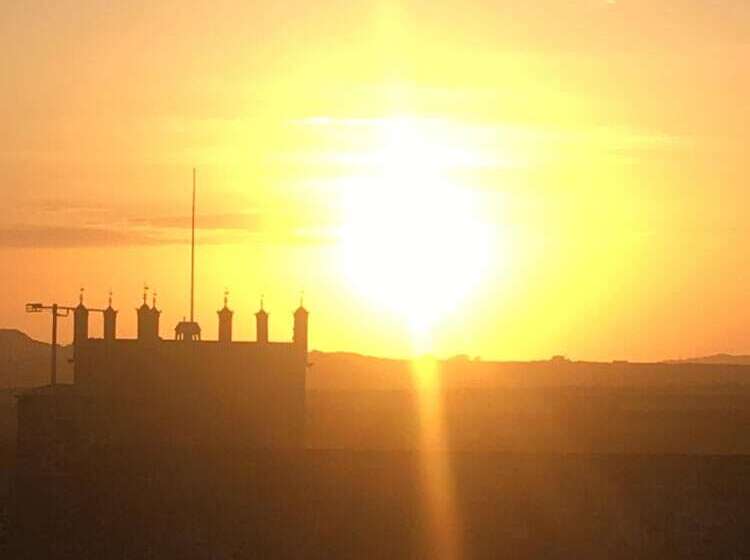 جناح ديلوكس, The Cathedral Villas