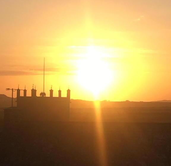 جناح ديلوكس, The Cathedral Villas