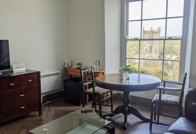 جناح ديلوكس, The Cathedral Villas