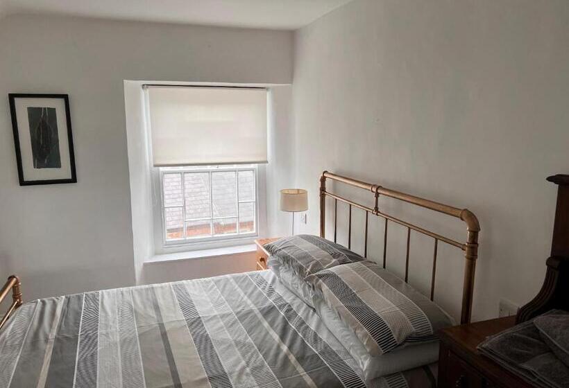 جناح, The Cathedral Villas