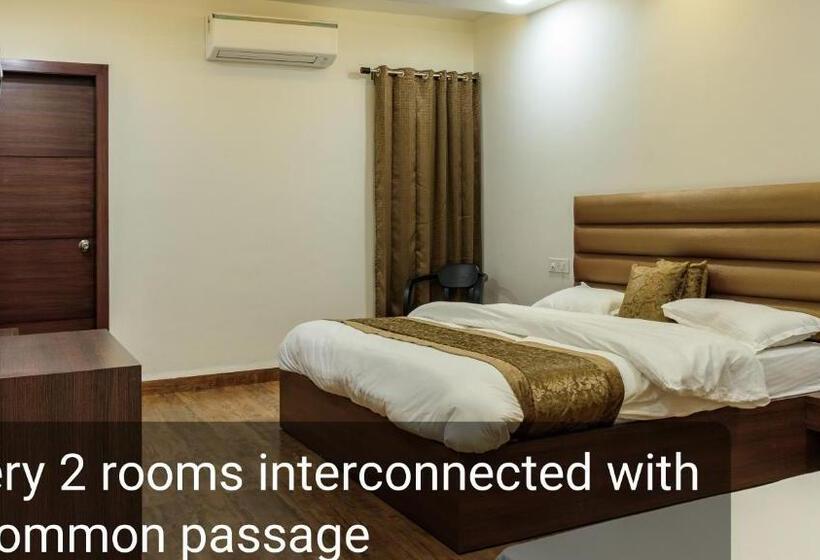 اتاق لوکس خانوادگی, De Manora Homes Unpretentious Hotel With A Garden , Posh Area Ranjit Avenue