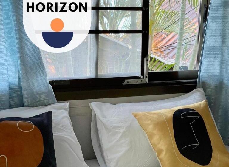 キングサイズベッドのスタンダードルーム, Horizon Resort