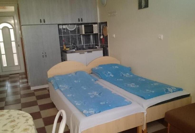 Студия Стандарт, Margaréta Apartmanház