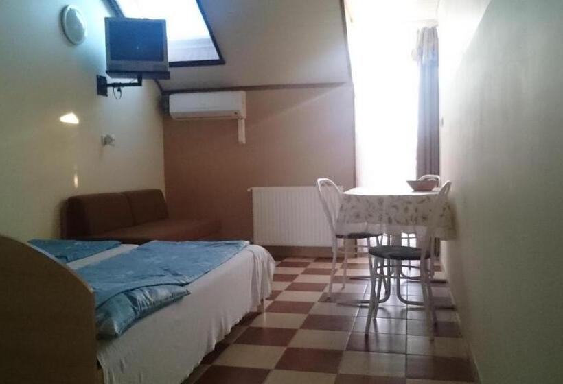 标准工作室, Margaréta Apartmanház