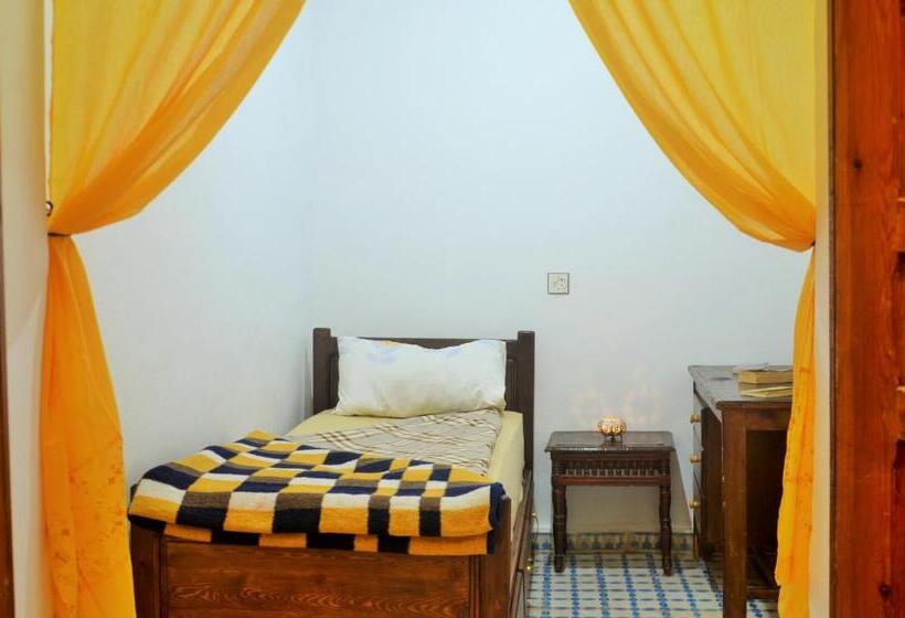 اتاق استاندارد یک تخته با سرویس بهداشتی مشترک, Moroccan Dream Hostel