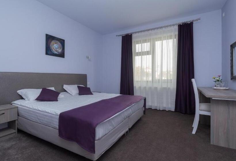 غرفة ديلوكس, Alba Forum