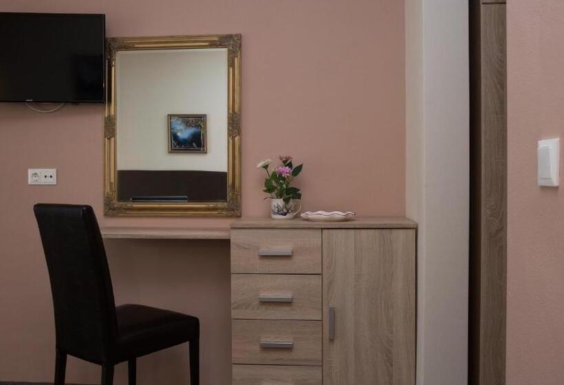 غرفة سوبيريور, Alba Forum